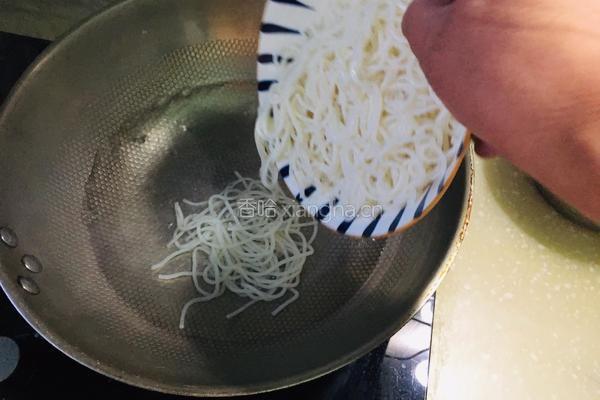 红烧排骨拌粉的做法图解3