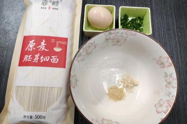 煎蛋原麦胚芽细面的做法图解1