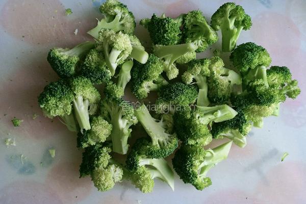 橄榄油拌西蓝花的做法图解3