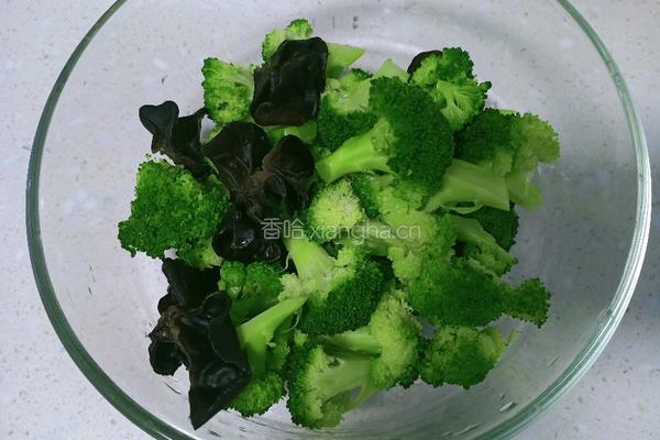 橄榄油拌西蓝花的做法图解5