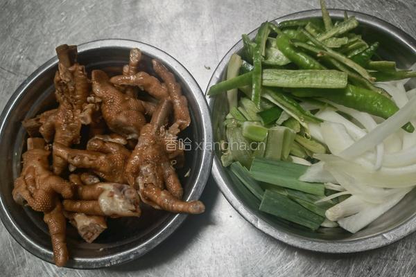 爆炒鸡爪的做法图解1