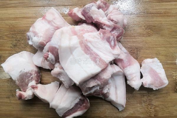 百叶红烧肉的做法图解1