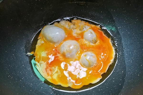 海鲜菇炒鸡蛋的做法图解5
