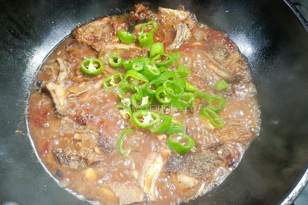 腊肉烧腊鱼的做法图解10