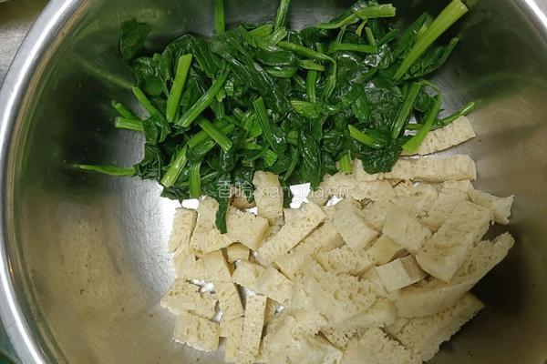 2 菠菜面筋的做法图解1