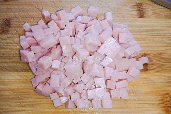青豆玉米炒火腿的做法图解1
