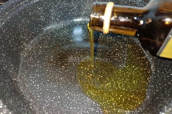青豆玉米炒火腿的做法图解6