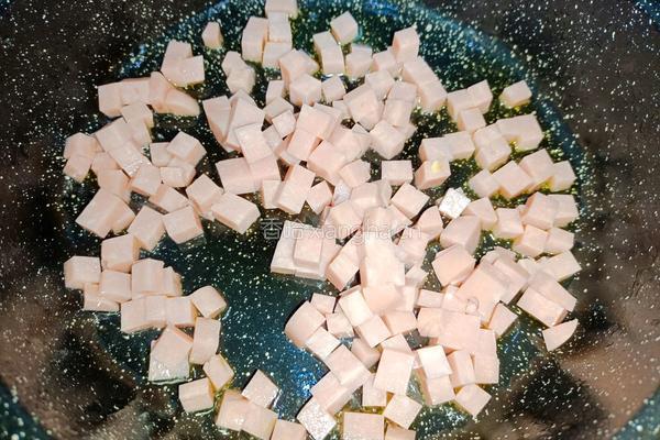 青豆玉米炒火腿的做法图解7