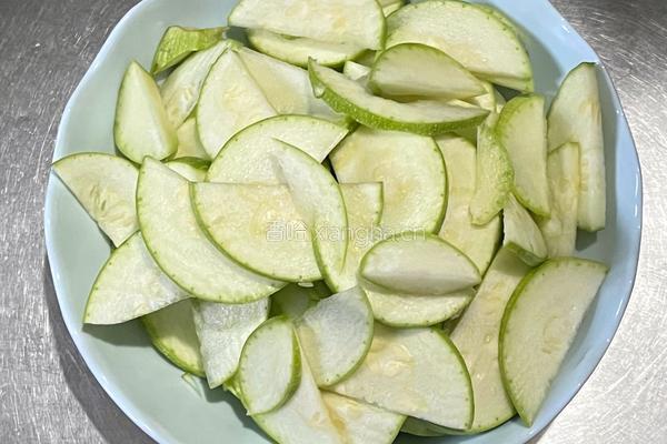 【春季养生菜】西葫滑肉片的做法图解1