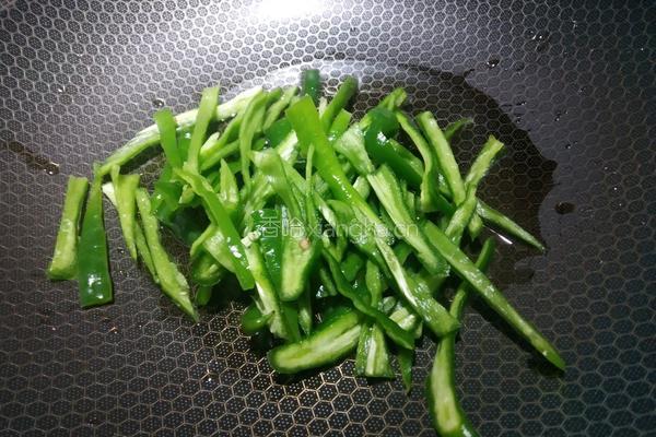 蒜苗卤牛肉的做法图解4