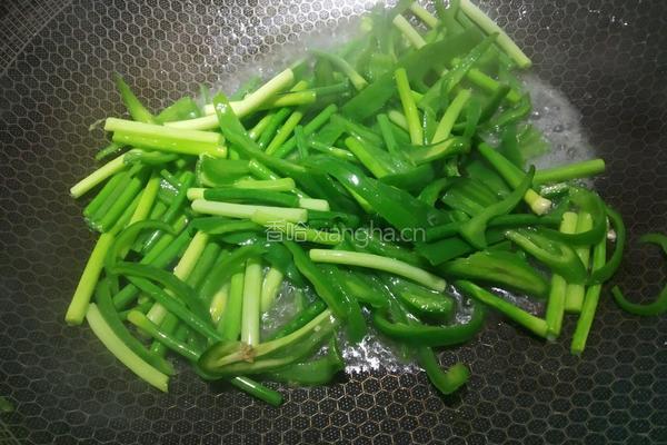 蒜苗卤牛肉的做法图解6