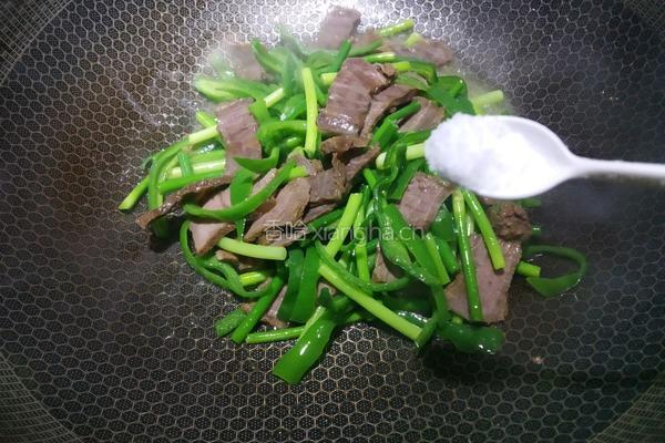 蒜苗卤牛肉的做法图解8