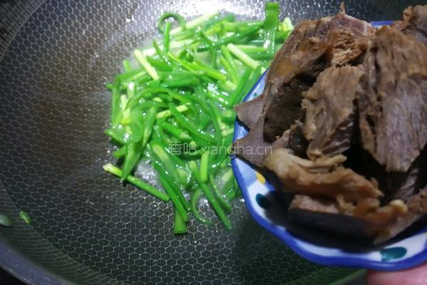 蒜苗卤牛肉的做法图解7