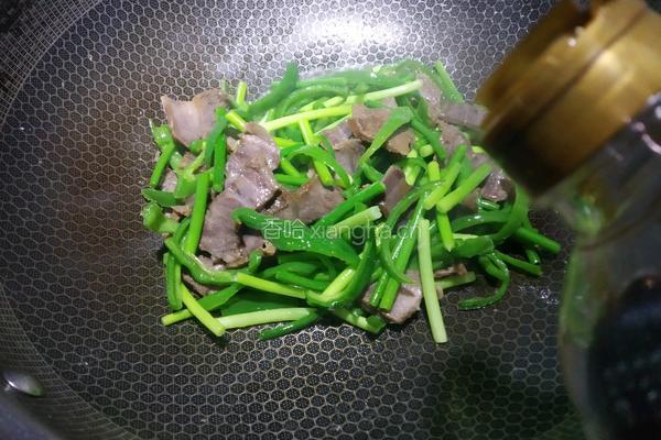 蒜苗卤牛肉的做法图解9