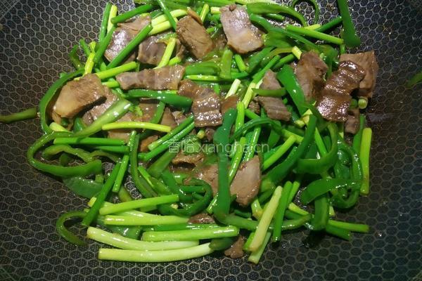 蒜苗卤牛肉的做法图解10