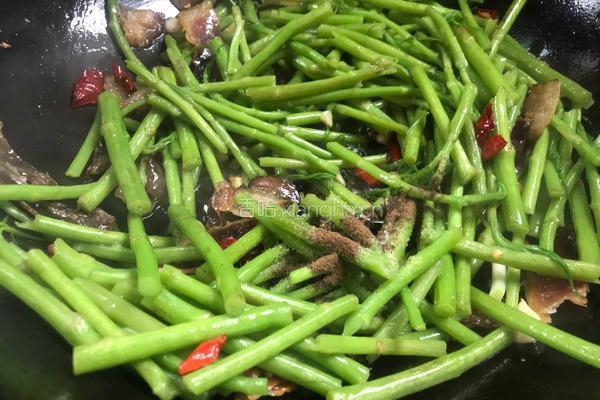腊肉炒藜蒿的做法图解8