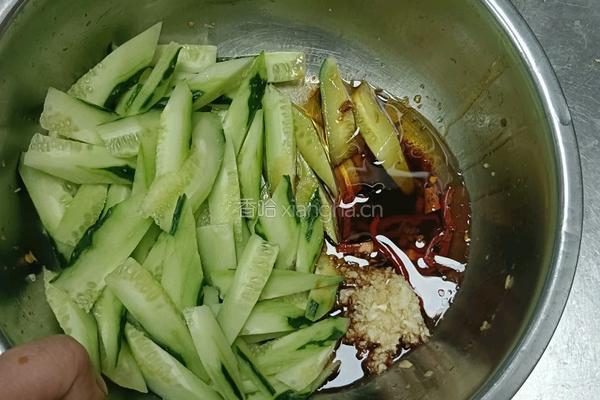 小时候蒜泥黄瓜的做法图解3