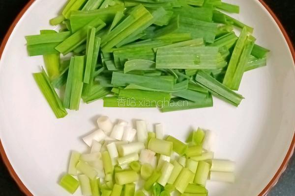 腊肠炒棒菜头的做法图解3