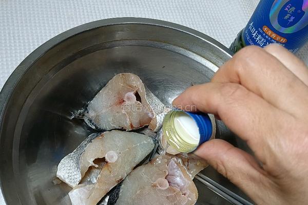 香煎鲈鱼的做法图解1