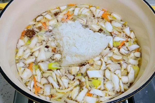 香菇鸡肉粥的做法图解4