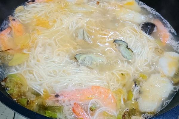 鲜虾鱼肉面的做法图解5