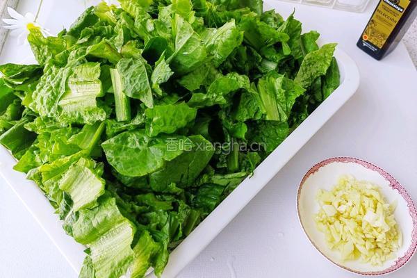 橄榄油炒莴苣叶的做法图解1
