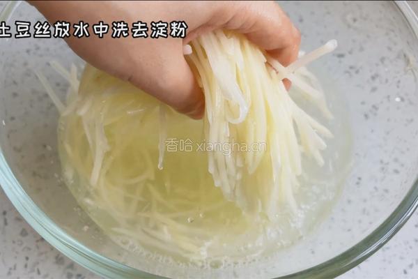 酸辣土豆丝的做法图解1