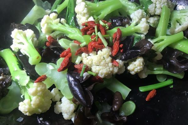木耳炒花菜的做法图解11