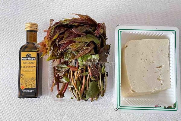 香椿芽拌豆腐的做法图解1