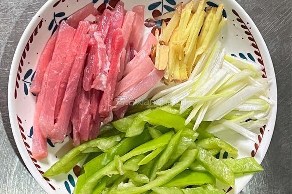 【春季养生菜】春笋白灼肉丝的做法图解1