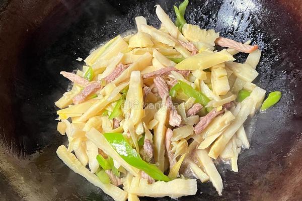 【春季养生菜】春笋白灼肉丝的做法图解7