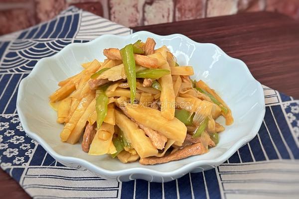【春季养生菜】春笋白灼肉丝的做法图解9