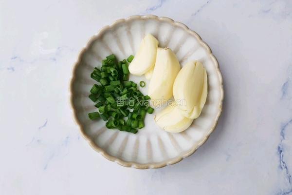 豌豆炒肉的做法图解2