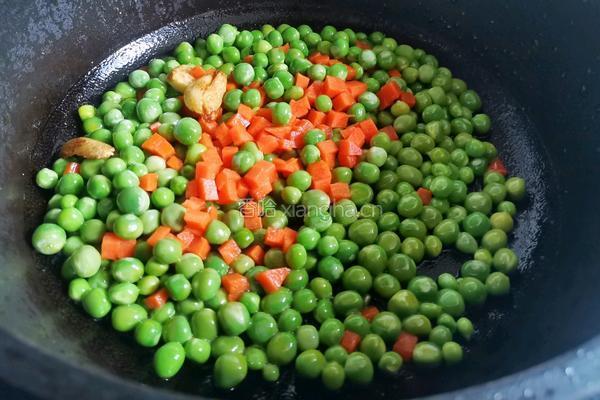 豌豆炒肉的做法图解10
