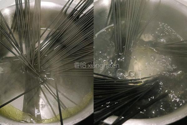 番茄大虾墨鱼面的做法图解3
