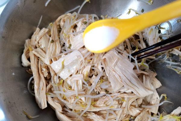 油醋汁拌豆芽腐竹的做法图解4
