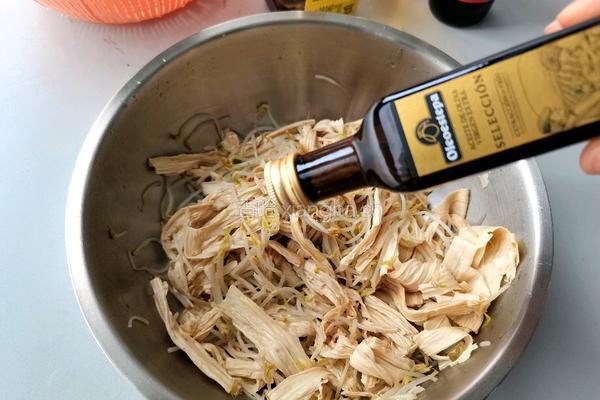 油醋汁拌豆芽腐竹的做法图解5