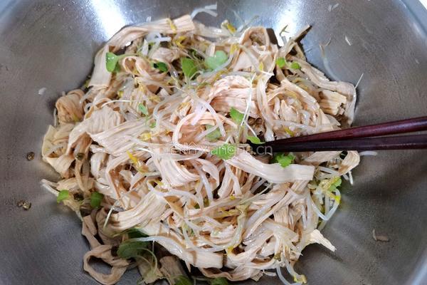 油醋汁拌豆芽腐竹的做法图解6