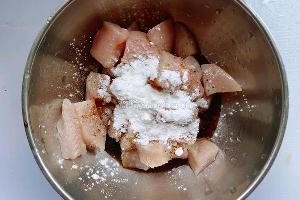 蒜子口蘑鸡胸肉的做法图解2