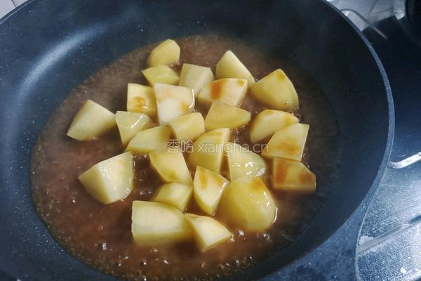 土豆烧培根的做法图解5
