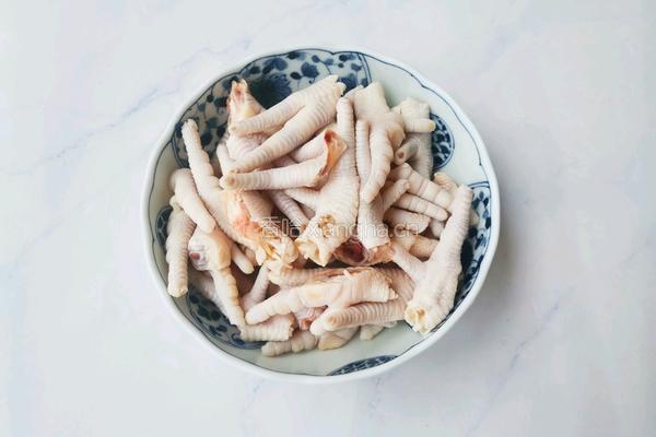 凉拌土豆鸡爪的做法图解2