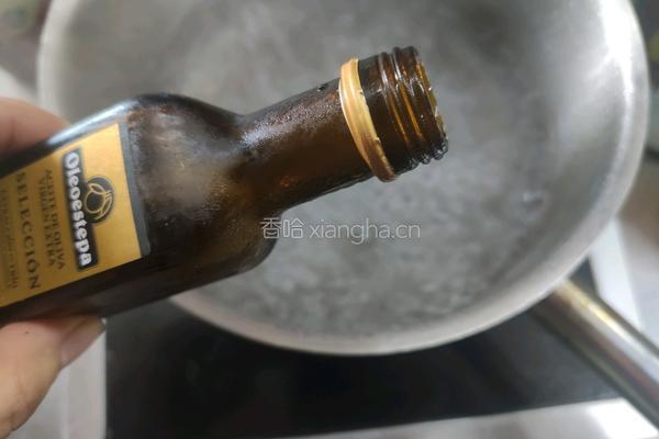 捞汁西兰花的做法图解2