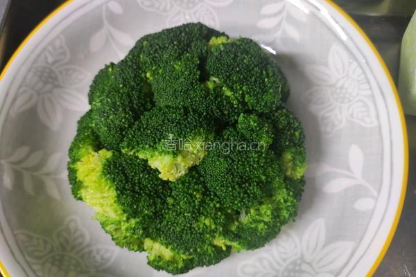 捞汁西兰花的做法图解5