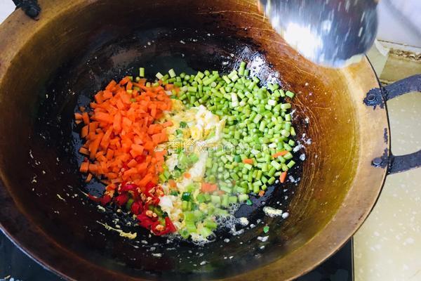 三色炒饭的做法图解3
