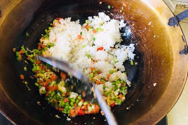 三色炒饭的做法图解6