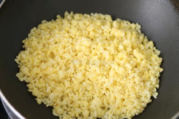 黄金炒饭的做法图解4