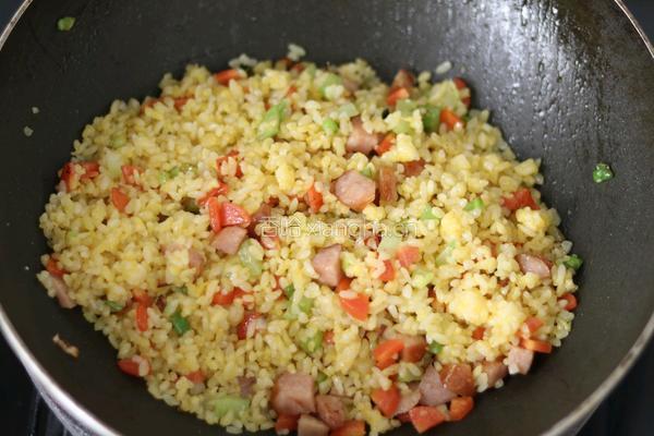 黄金炒饭的做法图解8
