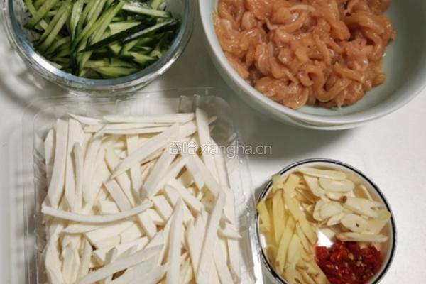 茭白嫩炒鸡胸肉的做法图解4