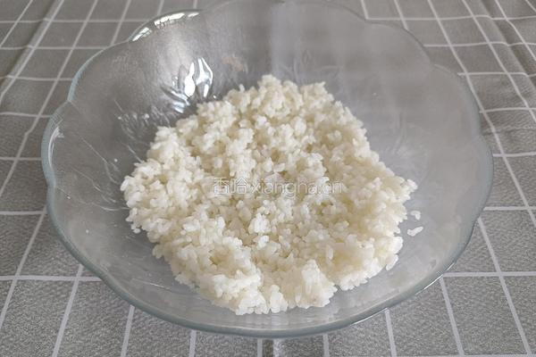 樱花土豆泥饭团的做法图解1