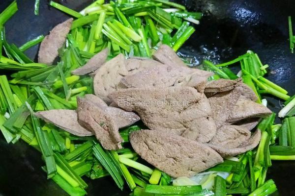 韭菜炒猪肝的做法图解5